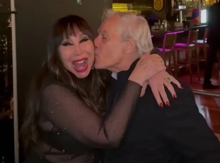 Moria Casán festejó sus 79 años con una fiesta en un restaurante con su novio, su hija y sus nietos Moria Casán festejó sus 79 años con una fiesta en un restaurante con su novio, su hija y sus nietos