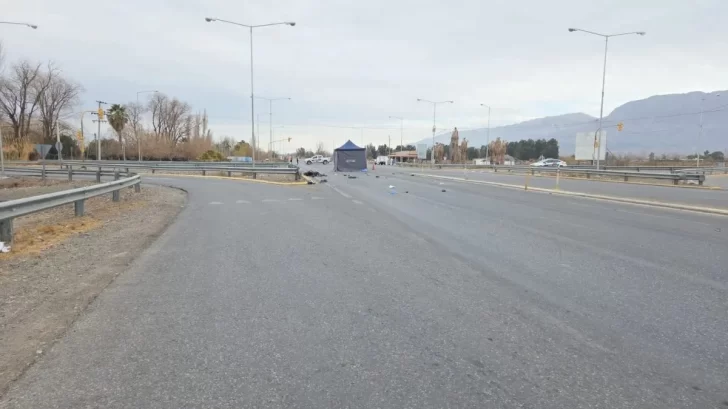 Nueva tragedia en un peligroso cruce de Pocito: un motociclista falleció tras chocar con un camión Nueva tragedia en un peligroso cruce de Pocito: un motociclista falleció tras chocar con un camión