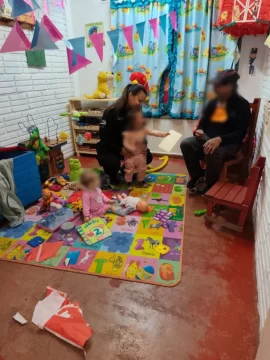 Rescataron tres nenas de 11 meses, 2 y 3 años que estaban solas: detuvieron a su padre y buscan a la madre Rescataron tres nenas de 11 meses, 2 y 3 años que estaban solas: detuvieron a su padre y buscan a la madre
