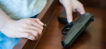 Un niño de 11 años fue sorprendido en una escuela de Jáchal con un arma y cuchillos Un niño de 11 años fue sorprendido en una escuela de Jáchal con un arma y cuchillos