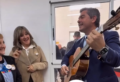 El aro aro de Orrego que entusiasmó a las maestras: “Ayer pasé por su casa…”