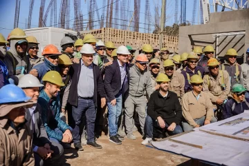 El gobernador Orrego visitó la obra del primer edificio propio que tendrá la EPET Nº 4 El gobernador Orrego visitó la obra del primer edificio propio que tendrá la EPET Nº 4