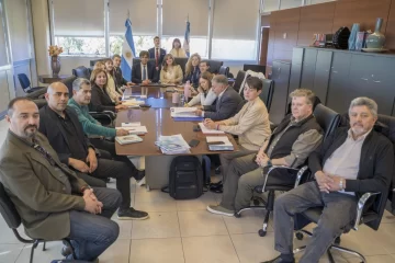 El Gobierno acercó una nueva propuesta a los docentes y espera la respuesta gremial el viernes El Gobierno acercó una nueva propuesta a los docentes y espera la respuesta gremial el viernes