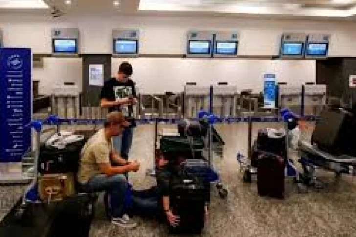 Vuelos bajo amenaza de paros parciales