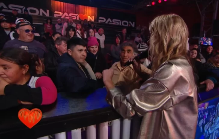 Engañaron a un cantante sanjuanino que estaba en la tribuna de “Pasión de Sábado” Engañaron a un cantante sanjuanino que estaba en la tribuna de “Pasión de Sábado”