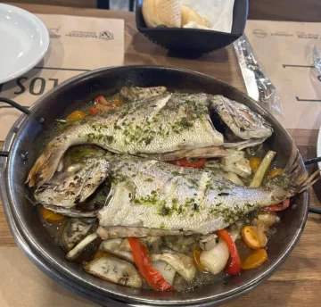 Los Faroles, un lugar cálido y familiar para disfrutar de una amplia variedad de comidas Los Faroles, un lugar cálido y familiar para disfrutar de una amplia variedad de comidas