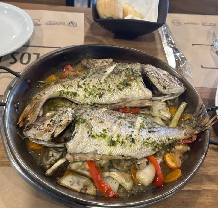 Los Faroles, un lugar cálido y familiar para disfrutar de una amplia variedad de comidas Los Faroles, un lugar cálido y familiar para disfrutar de una amplia variedad de comidas