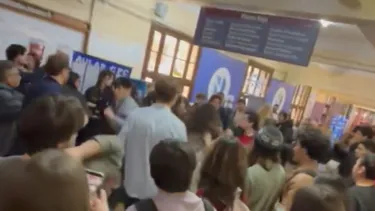 Butal pelea entre agrupaciones libertarias y peronistas en un pasillo de la UBA