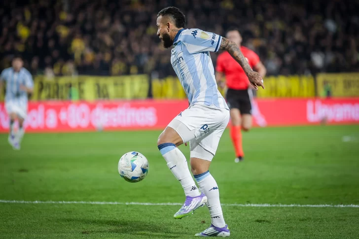 Racing cayó ante Peñarol en Montevideo y deberá buscar la victoria en Avellaneda