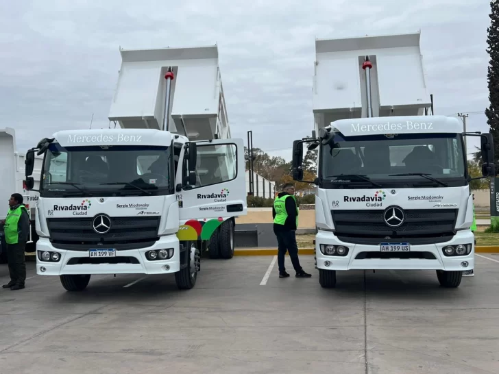 Rivadavia presentó los nuevos camiones para servicios públicos Rivadavia presentó los nuevos camiones para servicios públicos