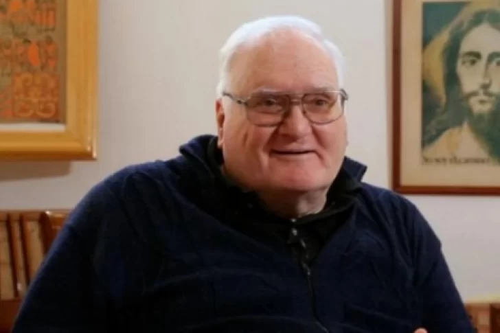Un sacerdote fue muy crítico con el Gobierno y dijo que están cometiendo “un genocidio” con los jubilados