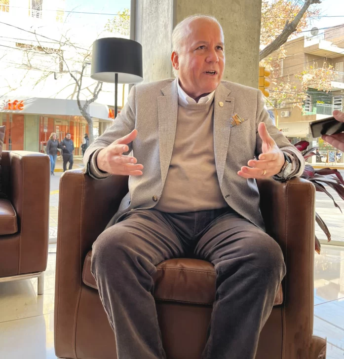 xembajador-panama-697x728