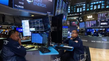 Nueva caída en las acciones y bonos argentinos: el riesgo país superó los 1.500 puntos y el dólar cerró en $1.515 Nueva caída en las acciones y bonos argentinos: el riesgo país superó los 1.500 puntos y el dólar cerró en $1.515