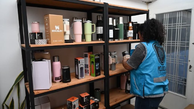 Secuestraron más de 12.000 termos y mates truchos por un valor de $500 millones Secuestraron más de 12.000 termos y mates truchos por un valor de $500 millones