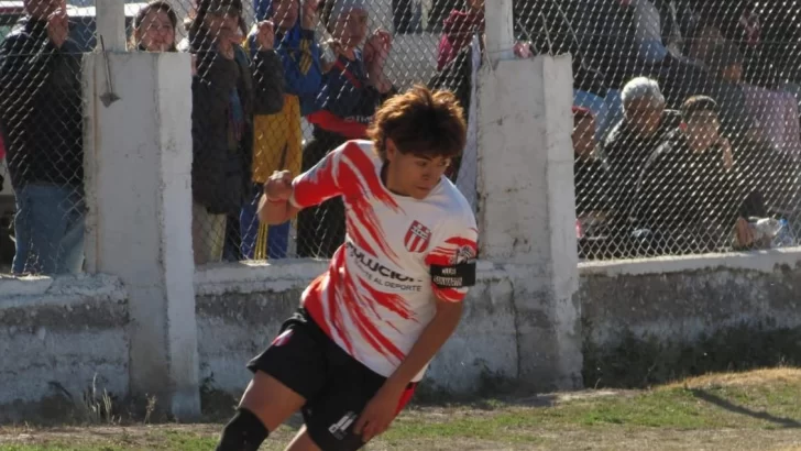 A joven futbolista jachallero se le salió el femur en un partido y requiere ayuda