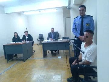 Tenía una condena de 4 años por comercio de drogas y recibió otra de 8 años por graves ultrajes sexuales a su pequeña hijastra Tenía una condena de 4 años por comercio de drogas y recibió otra de 8 años por graves ultrajes sexuales a su pequeña hijastra