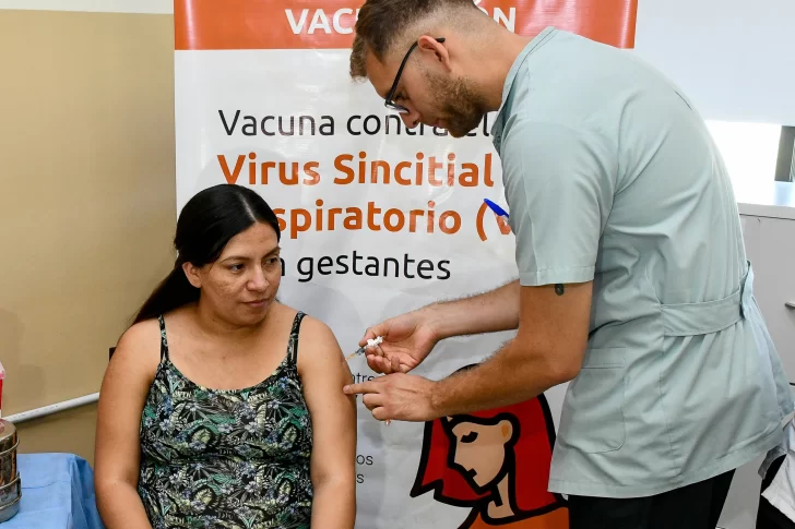 Embarazadas tendrán 2 meses más para vacunarse y proteger a sus bebés del virus sincitial