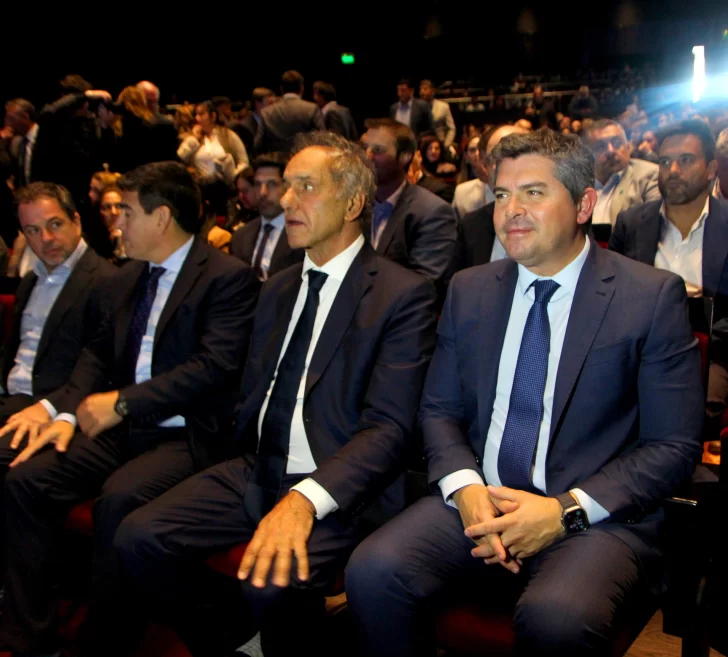 DCC050925-003F01-728x657