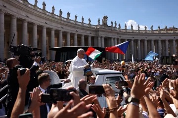 Dos nuevos santos y un llamado del Papa a la paz Dos nuevos santos y un llamado del Papa a la paz