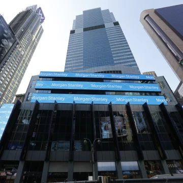 Mercado tenso: cayeron los bonos y pegó un salto el dólar