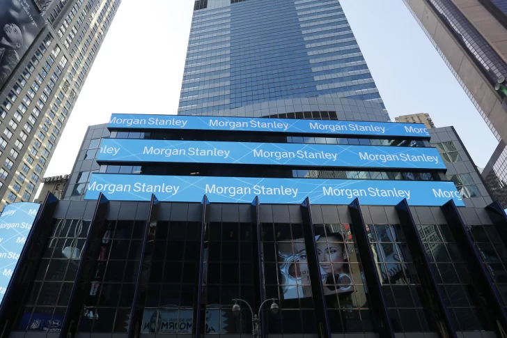 Mercado tenso: cayeron los bonos y pegó un salto el dólar