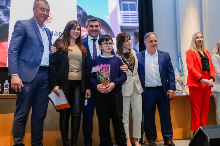 Entregan casas y avanza escrituración