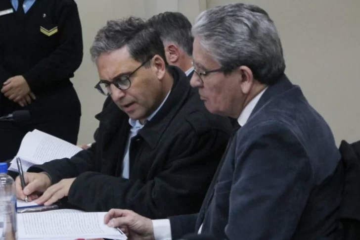 Un médico empezó a ser juzgado por la muerte de una joven que operó