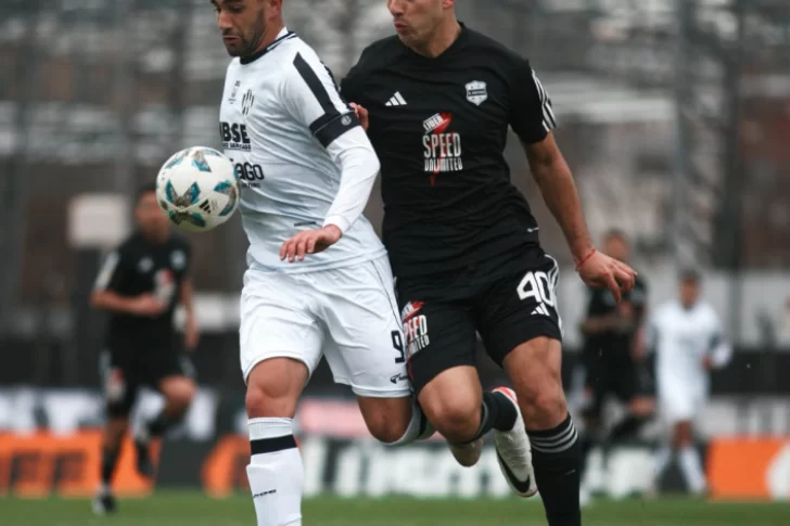 Riestra no perdonó como local y ahora es el puntero