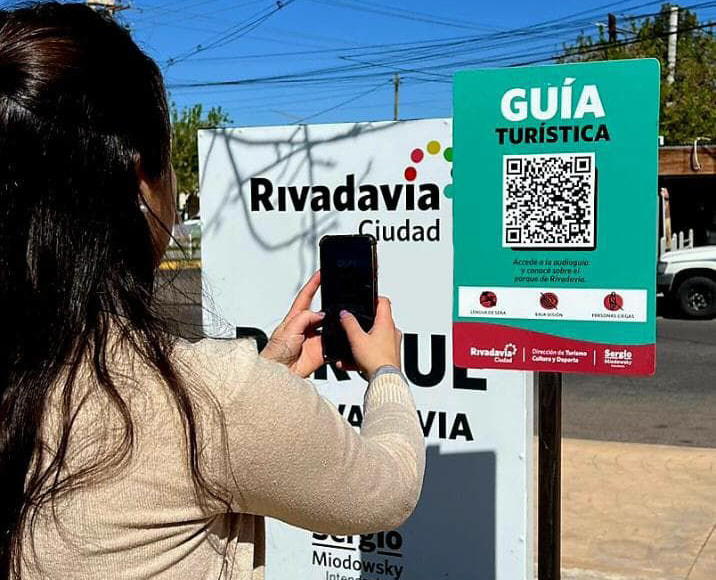 Rivadavia: ponen carteles que incluyen hasta Lengua de Señas para fomentar la accesibilidad