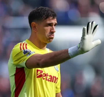 “Dibu” regresó al Aston  Villa y fue la gran figura