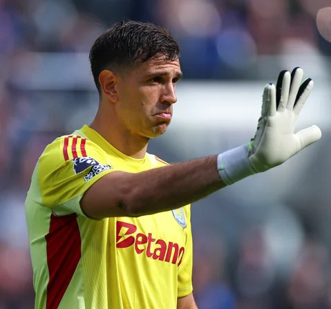 “Dibu” regresó al Aston  Villa y fue la gran figura