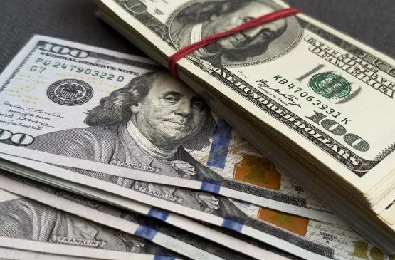 El dólar tocó el techo de la banda y el Central tuvo que salir a vender