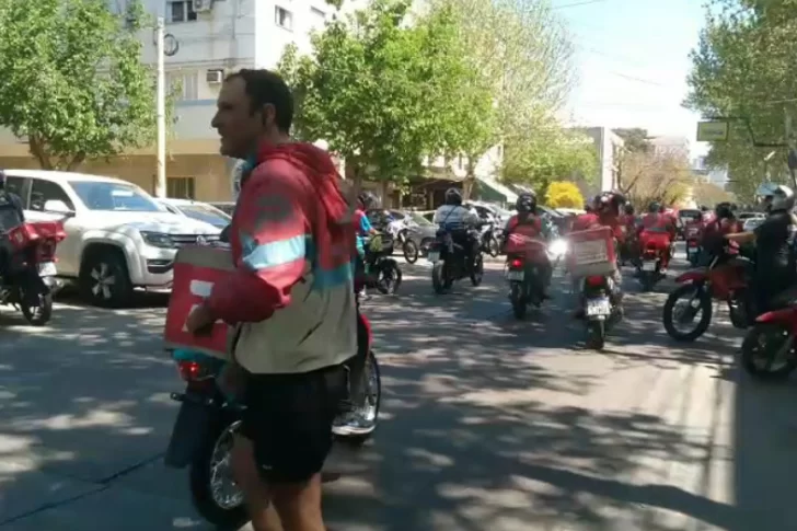 Ruidosa protesta de los repartidores de “PedidosYa” para pedir mayor seguridad