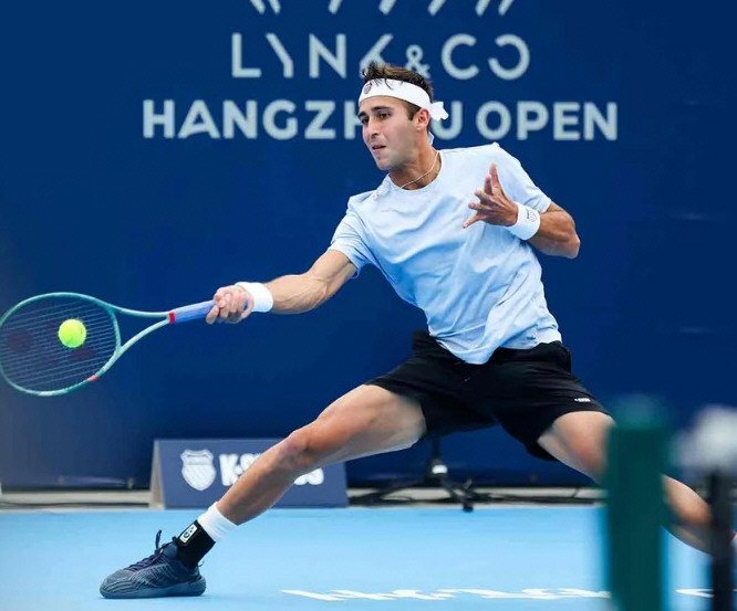 Etcheverry avanzó a cuartos de Hangzhou