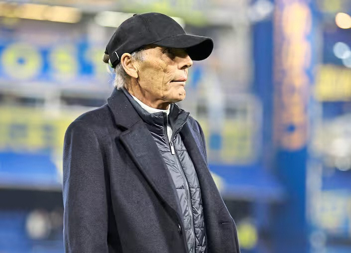 Russo, de alta y a paso lento