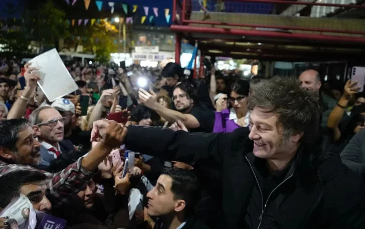 Milei planea ir a más de diez provincias en modo electoral