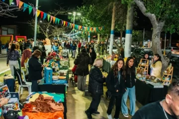 El domingo vuelve la feria El Paseito y recibe donaciones para una fundación que lucha contra el hambre
