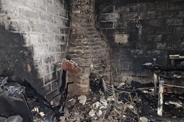 ¿El incendio en el que murió una nena fue intencional? La madre es una de las involucradas en la banda de reos que vendía droga en la cárcel