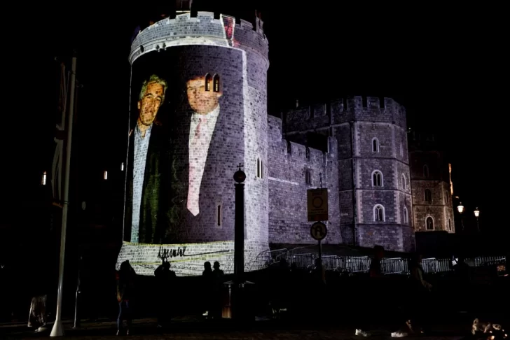 Proyectaron sobre el castillo de Windsor fotos de Donald Trump y Jeffrey Epstein