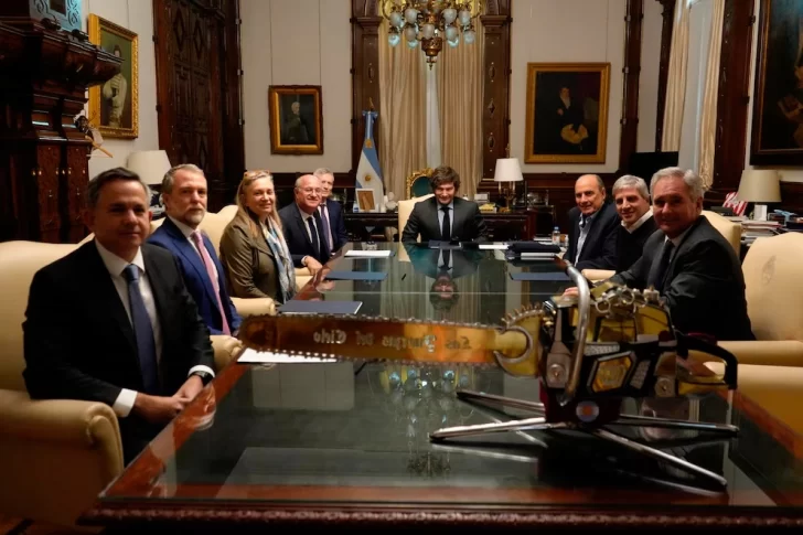 Milei y Caputo recibieron al presidente del BID: fue la primera reunión del equipo económico post derrota electoral Milei y Caputo recibieron al presidente del BID: fue la primera reunión del equipo económico post derrota electoral