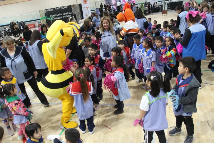 Los niños coparon de alegría y entusiasmo el Velódromo para cerrar la Semana de la Educación Inicial