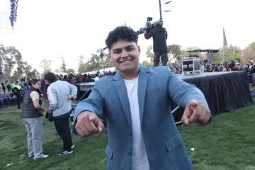 El sanjuanino Eduardo Desimone firmó un precontrato con una disquera de Buenos Aires, tras su paso por la Voz Argentina El sanjuanino Eduardo Desimone firmó un precontrato con una disquera de Buenos Aires, tras su paso por la Voz Argentina