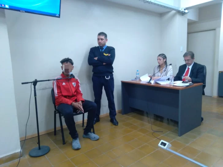 Tres meses de prisión preventiva para un estudiante secundario por compartir cinco videos con pornografía infantil Tres meses de prisión preventiva para un estudiante secundario por compartir cinco videos con pornografía infantil