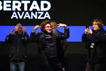 Milei, en el búnker de La Libertad Avanza en La Plata para recibir los resultados