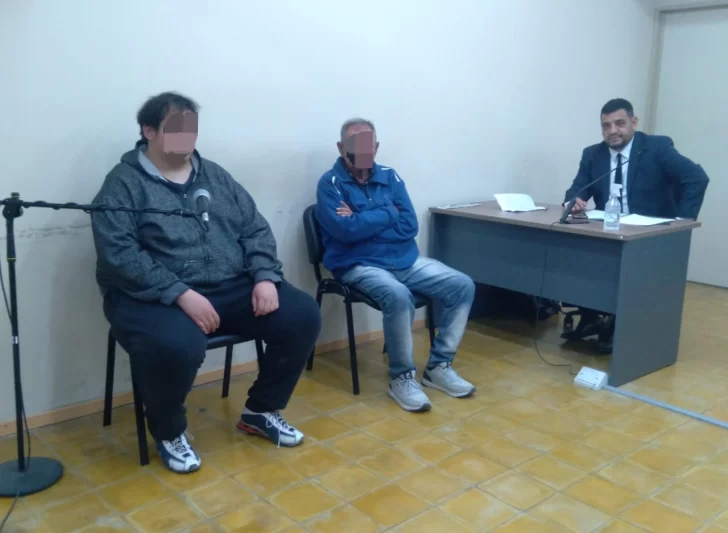 Denunció a su papá por violarla y prostituirla, y a su hermano por manosearla, pero ambos fueron sobreseídos por falta de pruebas Denunció a su papá por violarla y prostituirla, y a su hermano por manosearla, pero ambos fueron sobreseídos por falta de pruebas