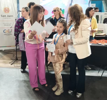 Excolares distinguidos en feria de ciencias Excolares distinguidos en feria de ciencias