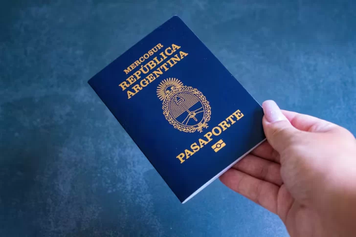 Pasaportes defectuosos: emitieron miles de documentos con “fallas invisibles” y ahora piden a los argentinos que los devuelvan, ¿cómo detectarlos?