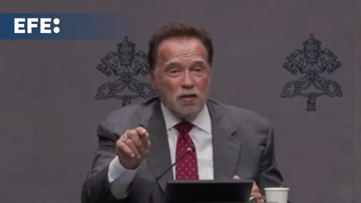 Schwarzenegger visita el Vaticano para impulsar el fin de combustibles fósiles Schwarzenegger visita el Vaticano para impulsar el fin de combustibles fósiles
