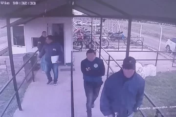 Condenaron a cuatro policías que pidieron coimas en un frigorífico y al dueño de un bar Condenaron a cuatro policías que pidieron coimas en un frigorífico y al dueño de un bar