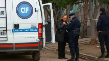Conmoción en Salta: un hombre asesinó a su esposa y se disparó frente a su hijo de 15 años Conmoción en Salta: un hombre asesinó a su esposa y se disparó frente a su hijo de 15 años